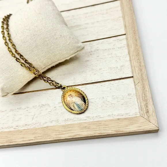 Vintage Our Lady of Lourdes Virgin Mary Pendant Necklace Medal Catholic - Picture 12 of 14